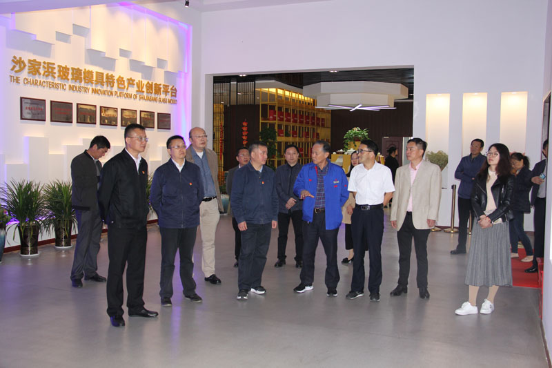 國內外玻璃器皿行業專家、企業齊聚祁縣 國內外玻璃器皿行業專家、企業齊聚祁縣